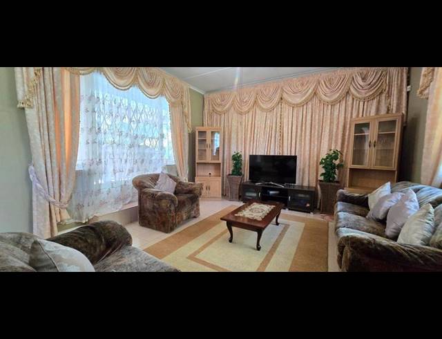 4 BEDROOM HOUSE FOR SALE IN LINCOLN MEADE